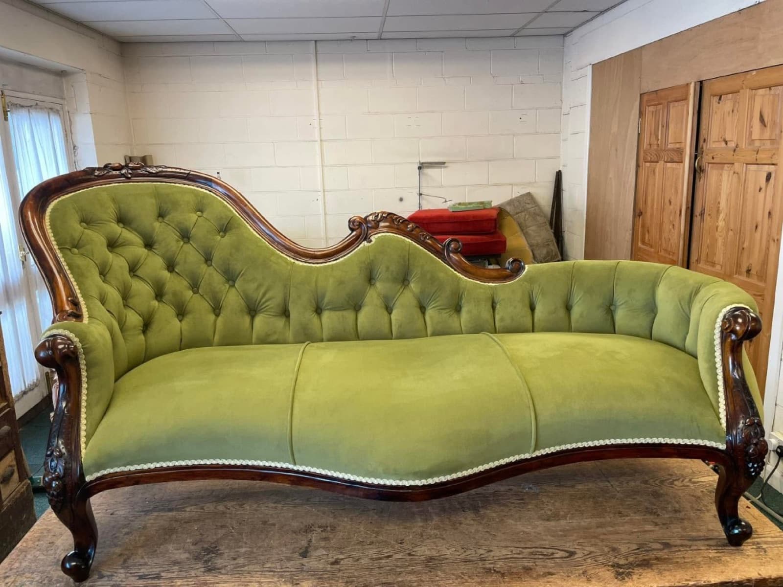 Victorian chaise longue reupholstered in vibrant green velvet with button tufting